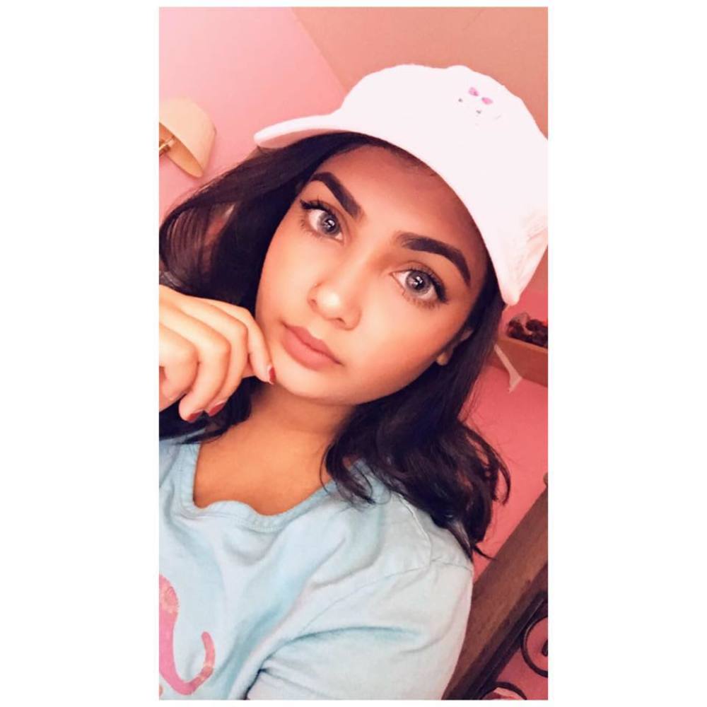 Meet your Posher, Dhara